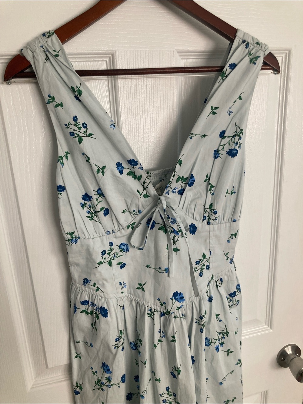 Elegant Floral Midi Dress with V-Neck Tie Detail